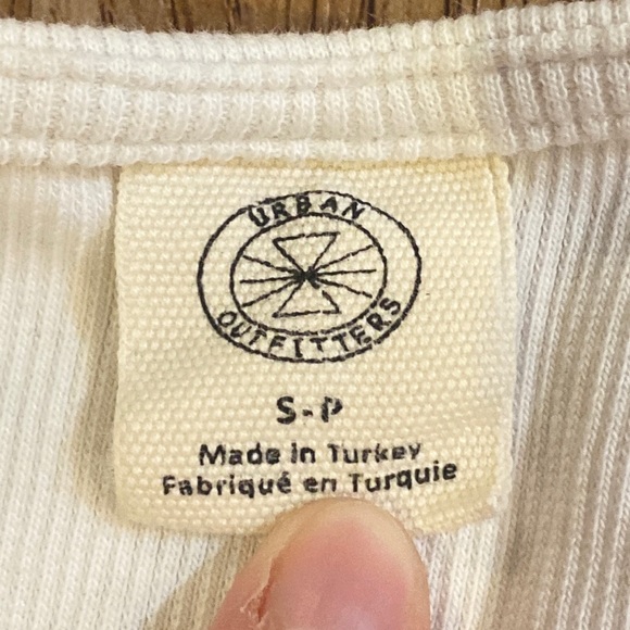 Urban Outfitters White Graphic Crop Top - Picture 5 of 5